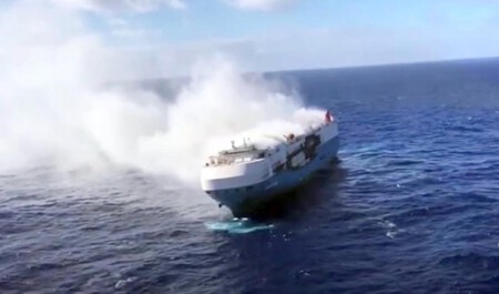Buque Carguero Felicity Ace Se Incendia Con Mas De 1 000 Unidades Porsche 4