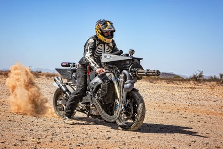 Disparar 50 balas por segundo a 320 km/h ahora es una realidad con esta Yamaha YZF-R1 War Horse