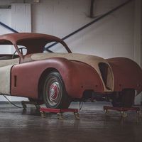 Encuentran un Jaguar XK120 que pasó medio siglo oculto en un granero