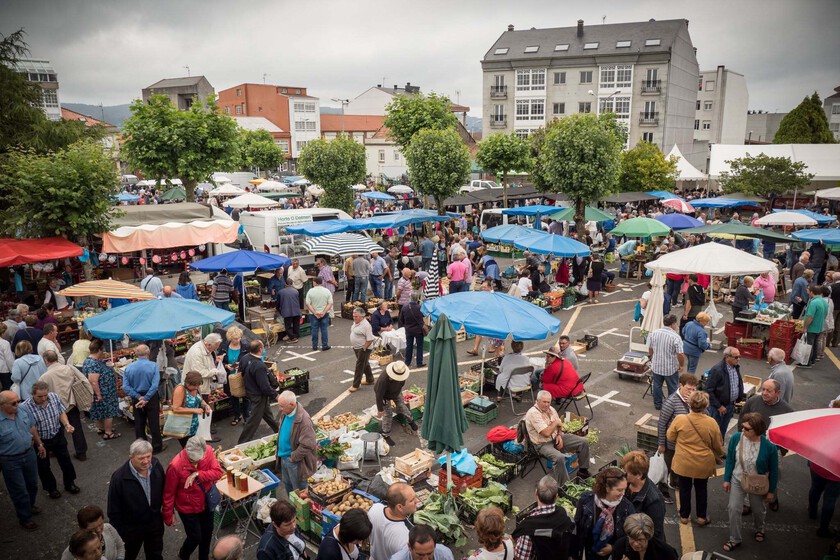 El mercadillo ambulante ideal para visitar cada dos domingos: más de 500 puestos de ropa, gastronomía y mucho más