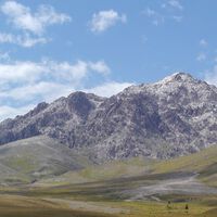 A crosta terrestre se abre sob a Itália: geólogos descobrem fenômeno raro sob montanhas que faz a Terra afundar e subir ao mesmo tempo 