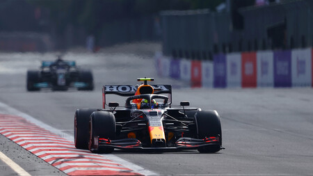 ¡Carrerón! Sergio Pérez se estrena con Red Bull y Lewis Hamilton desaprovecha la desdicha de Max Verstappen