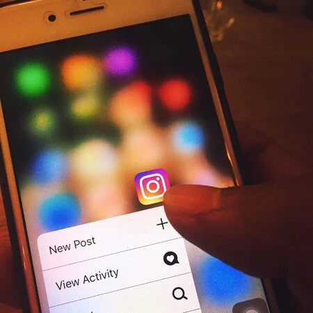 El INE ordena a Instagram y Facebook eliminar stories de 30 influencers que "favorecen al Partido Verde en plena jornada electoral"