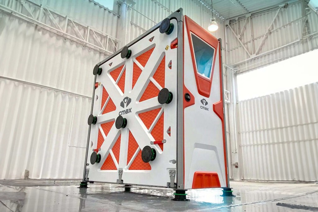 Esta casa prefabricada es como una tienda de campaña gigante: se pliega en una caja y caben hasta ocho personas 