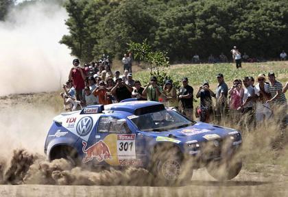 Carlos Sainz marca la pauta el cuarto día