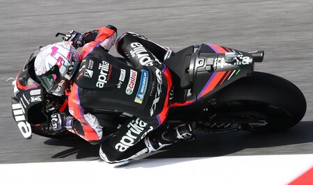 Aleix Espargaró celebra la renovación con Aprilia batiendo a las Ducati en los libres de Mugello