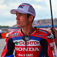 Honda vuelve a estar gafada. Aleix Espargaró se ha lesionado con la bici y tendrán que correr con una moto menos