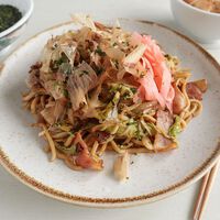 Yakisoba: cómo hacer paso a paso la auténtica receta de los fideos salteados más populares de Japón