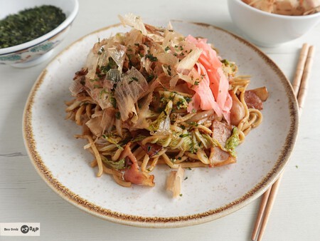 Yakisoba: cómo hacer paso a paso la auténtica receta de los fideos salteados más populares de Japón
