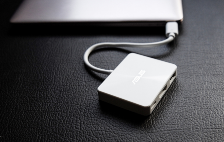 Los adaptadores USB-C de Apple: ¿Una de cal y otra de arena?
