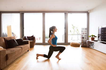 Siete ejercicios de cardio que puedes hacer en casa sin material