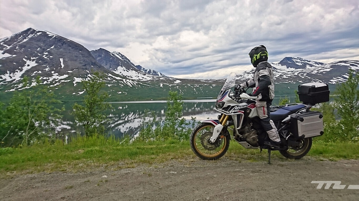 Conducir la moto en invierno antes parecía una locura. Estos consejos te servirán para no dejarla en el garaje 