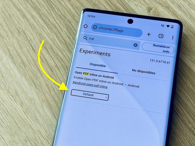 Foto de un Pixel con la sección de funciones experimentales de Chrome en pantalla