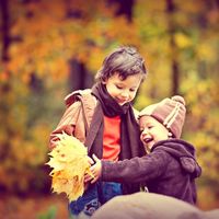 Cómo fomentar la autonomía en los niños con tareas divertidas por edades, inspiradas en la tabla Montessori