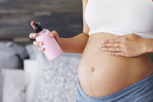 Las 19 mejores cremas antiestrías que cuidarán tu piel durante el embarazo