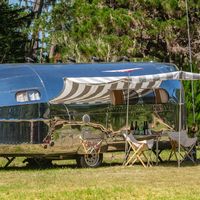 Esta caravana se llama Bowlus Endless Highways y tras su estilo retro esconde comodidades modernas