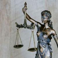 Acusan a un hombre de hacerse pasar por abogado mediante IA y descubren un historial de mentiras sorprendente
