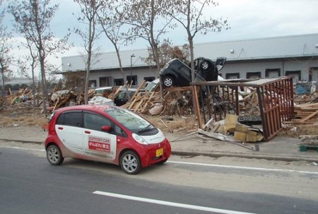 El Mitsubishi Miev arrima el hombro en Fukushima