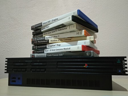 Por qué las primeras cajas de PS2 eran negras y por qué las cajas de Metal Gear Solid eran transparentes