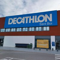 Decathlon vende en sus rebajas las sandalias Skechers que puedes meter en el agua y tienen suela acolchada  