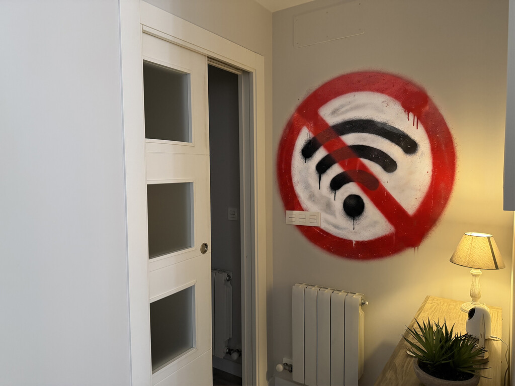 Lo que nadie me contó cuando puse puertas correderas en casa: fue cómo poner escudos antimisiles para mi WiFi