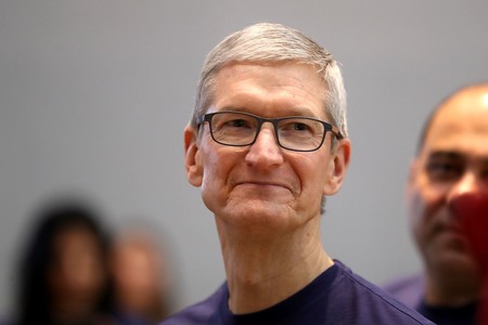 Tim Cook de visita por España: ha estado en Apple Puerta del Sol y se reunirá con el presidente del Gobierno