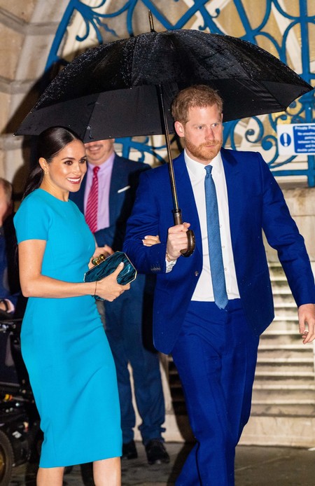 Aunque esté fuera de la familia real, Harry sigue siendo un príncipe azul: así ha sido su reaparición junto a Meghan Markle