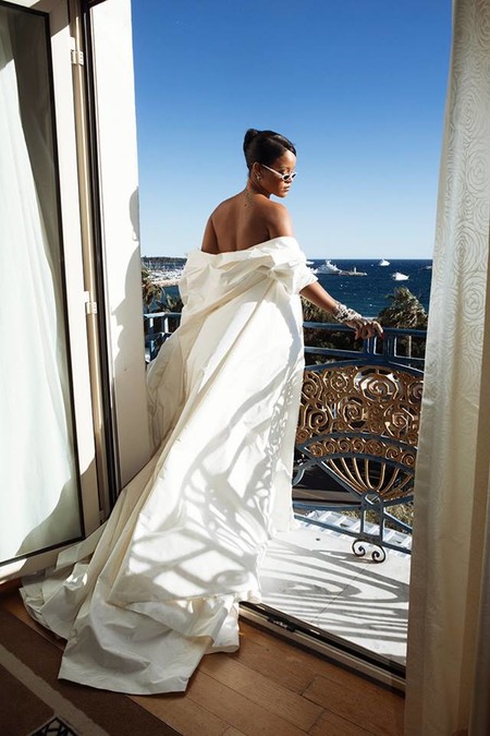 Rihanna inaugura el verano... ¡dándose el filete en España!
