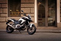Motorpasión a dos ruedas: Honda NC700X y Husqvarna Strada, apuestas por la polivalencia