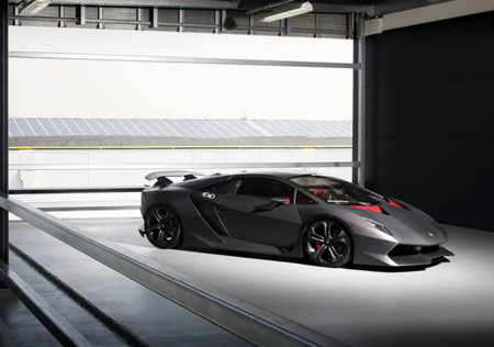 ¿Tienes 3 millones de euros y no sabes en que gastarlos? Tenemos la solución, 1 de los 20 Lamborghini Sesto Elemento esta a la venta. 