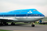 KLM permitirá escoger compañero de vuelo consultando los perfiles de Facebook y LinkedIn
