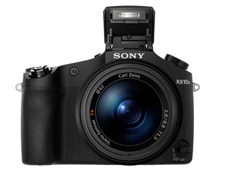 Sony DSC-RX10 II, todos los detalles de la nueva bridge con vídeo 4K y sensor de 20 Mpx «apilado»