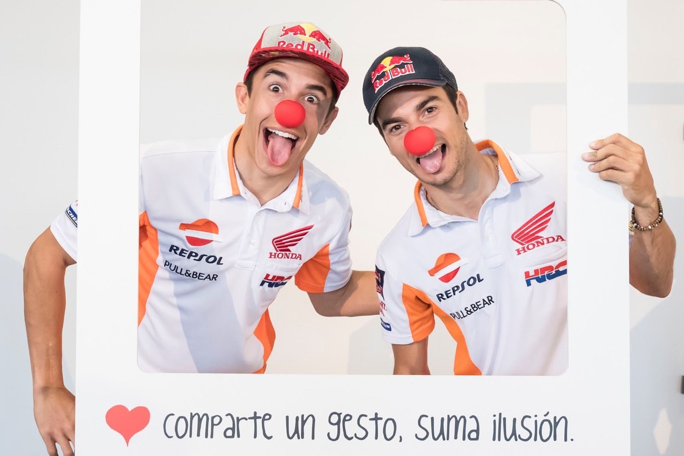 Un selfie, un euro para Fundación Theodora. Así puedes sumarte a la iniciativa de Honda, Márquez y Pedrosa 