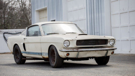 Después de 40 años escondido, ¿qué precio le pondrías a un Ford Mustang Shelby GT350 del 65?