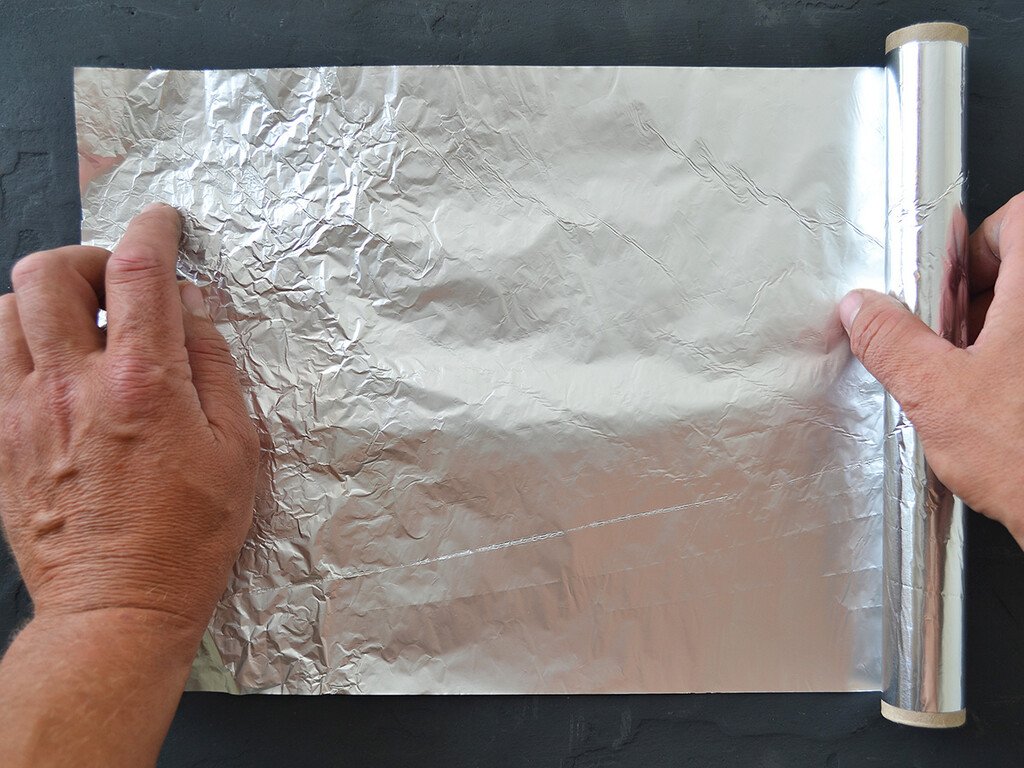 Las dos caras del papel de aluminio: para qué sirve la parte mate y la brillante