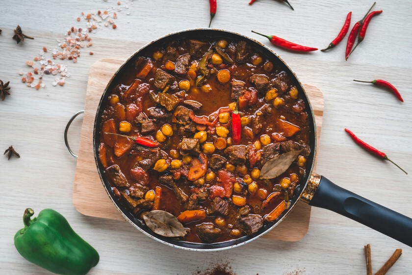 Cena con un bote de garbanzos en 20 minutos: la receta fácil, rápida y barata del chef Dani García que no falla en otoño