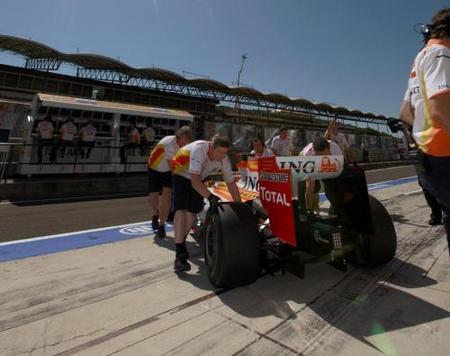 Una tuerca vuelve a cruzarse en el camino de Fernando Alonso en Hungría