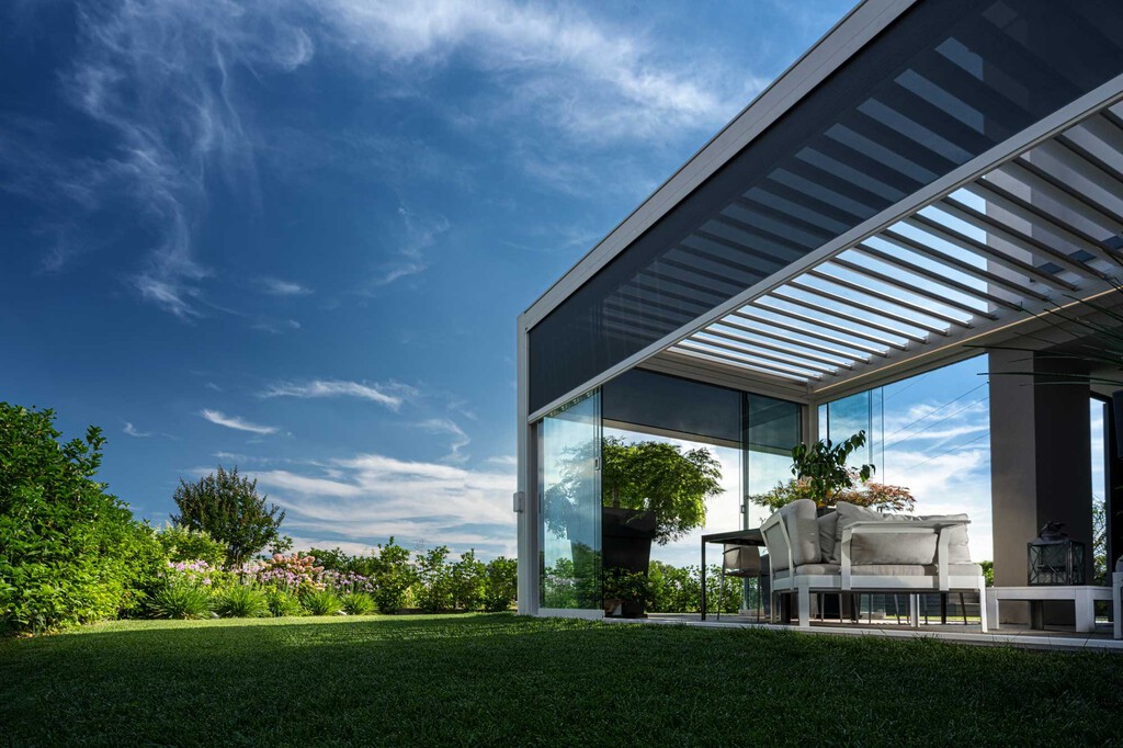 Qué es una pérgola bioclimática y cómo puede ser útil en invierno para mejorar el ambiente de casa