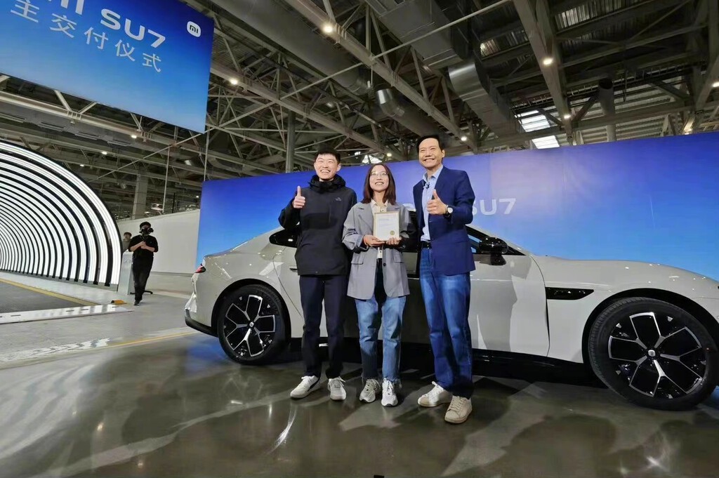 El Xiaomi SU7 llega a sus primeros dueños: la locura se ha desatado con esperas de siete meses para recibir el coche eléctrico 