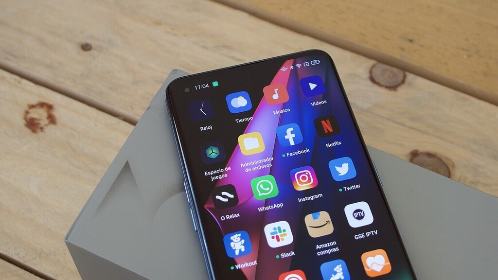 ColorOS 12 estrena una función para evitar miradas indiscretas usando la cámara frontal