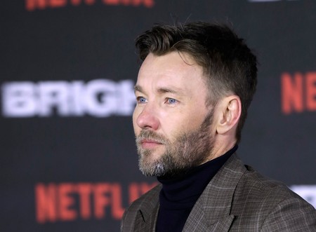 Joel Edgerton y su look de colores dispares que no nos termina de convencer en la premiere de 'Bright'