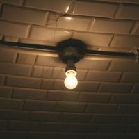 Ya pagamos 400 euros más de luz que en 2005