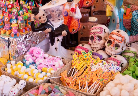 Qué es el alfeñique, el material con el que se elaboran figuras para el Día de Muertos y que tiene un festival en Toluca 