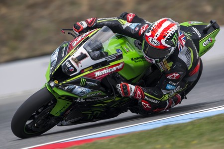 ¡Histórico! Jonathan Rea arrasa en Brno para superar el récord de Carl Fogarty con 60 victorias