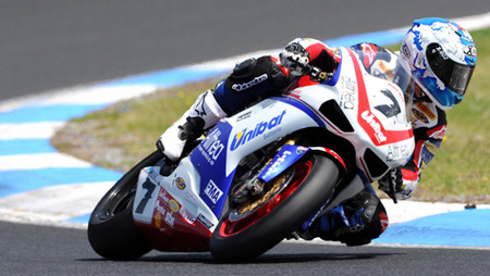 Carlos Checa en acción