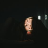 El atajo más directo hacia una vida más larga lo tienes al alcance de tu almohada: dormir siempre ocho horas
