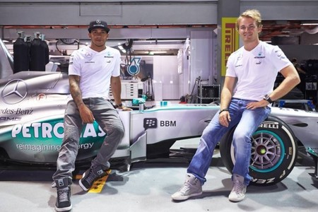 Lewis Hamilton el más rápido en la primera sesión nocturna en Singapur