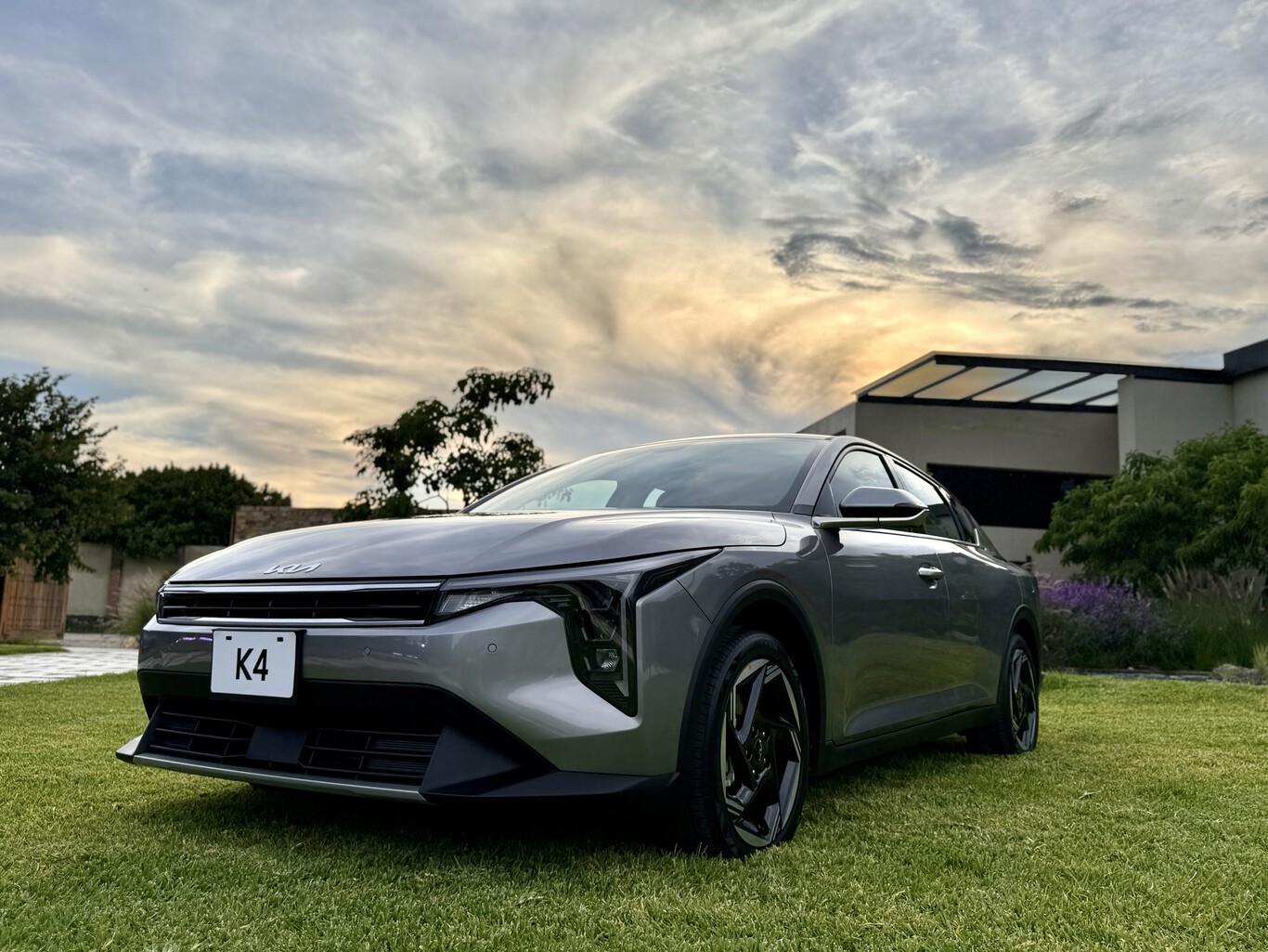 Kia K4 2025 a prueba: logran mejorar la receta de Forte