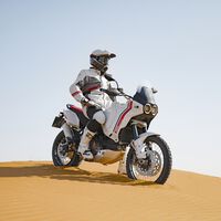 Ducati DesertX: la esperada trail de Ducati ya es realidad, con 110 CV, un diseño nostálgico y mucha tecnología