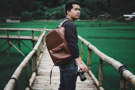 Siete claves para elegir bien el equipo fotográfico que llevas si te gusta viajar ligero